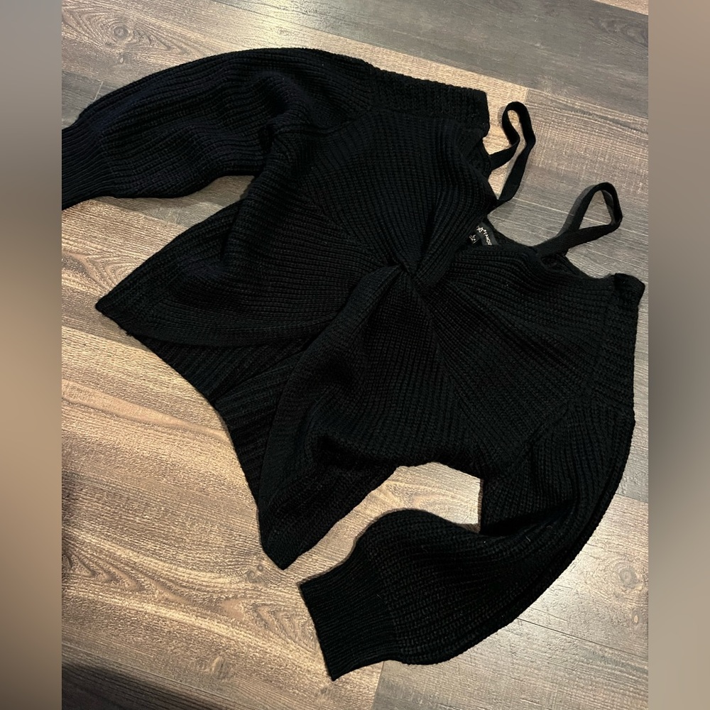 Off shoulder with straps, knotted front sweater